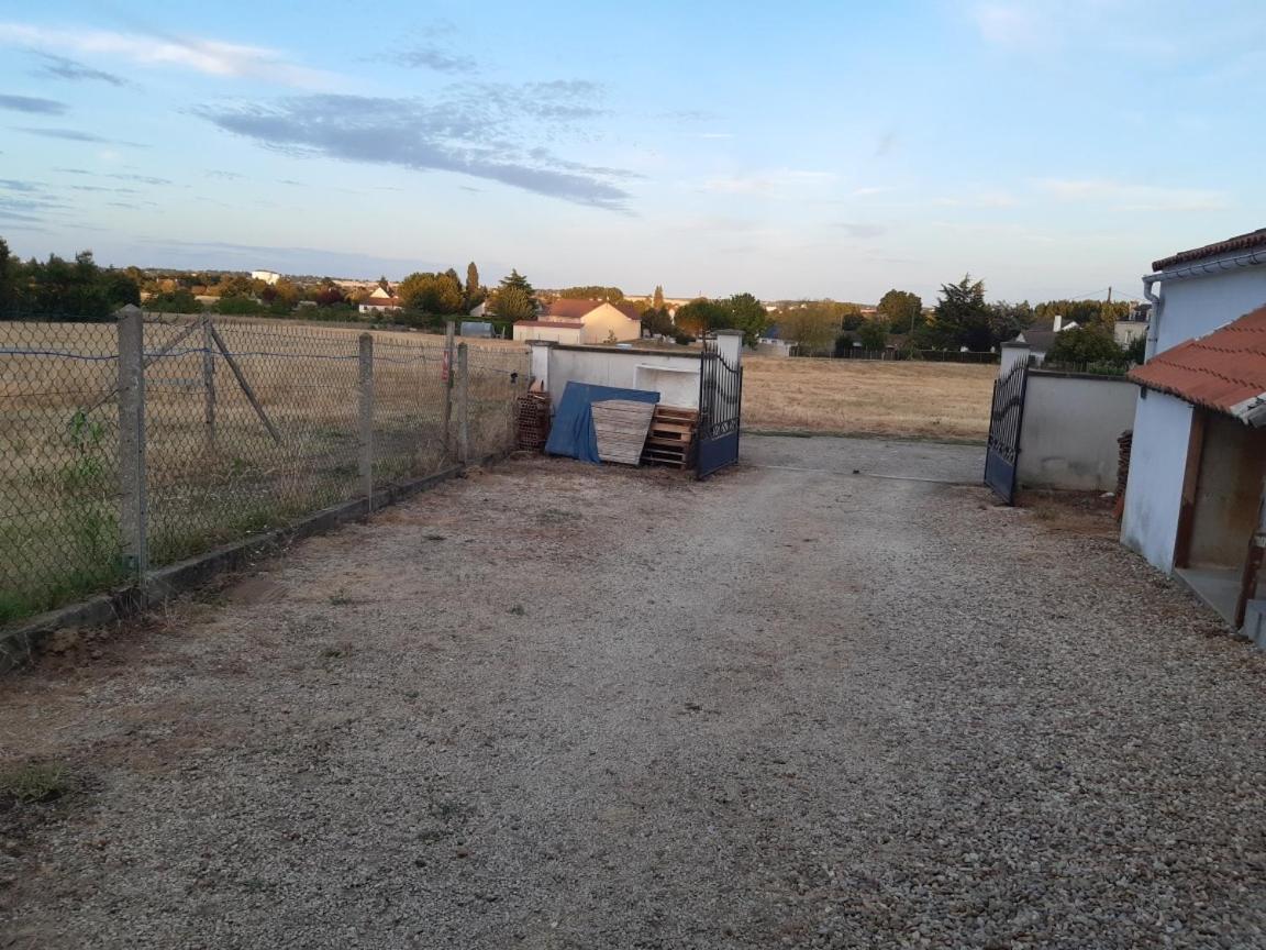 Maison Blanche Piscine Et Petit Dejeuner Châtellerault Buitenkant foto